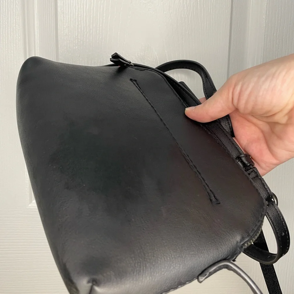 Universal Thread Black Crossbody Bag - Picture 7 of 14